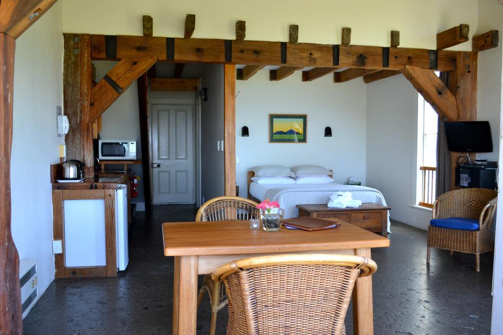 Ahu Ahu Beach Villas Oakura Kamer foto